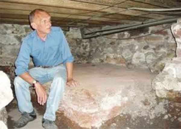 The rock storage plinth